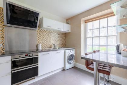 Inviting 2BD Flat 15 Minutes from Regents Park! - image 10