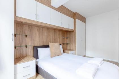 Inviting 2BD Flat 15 Minutes from Regents Park! - image 19