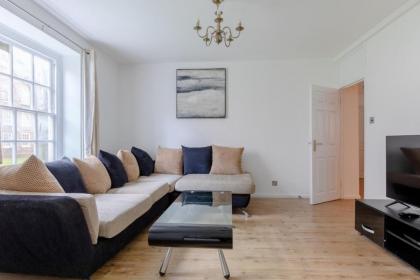 Inviting 2BD Flat 15 Minutes from Regents Park! - image 5