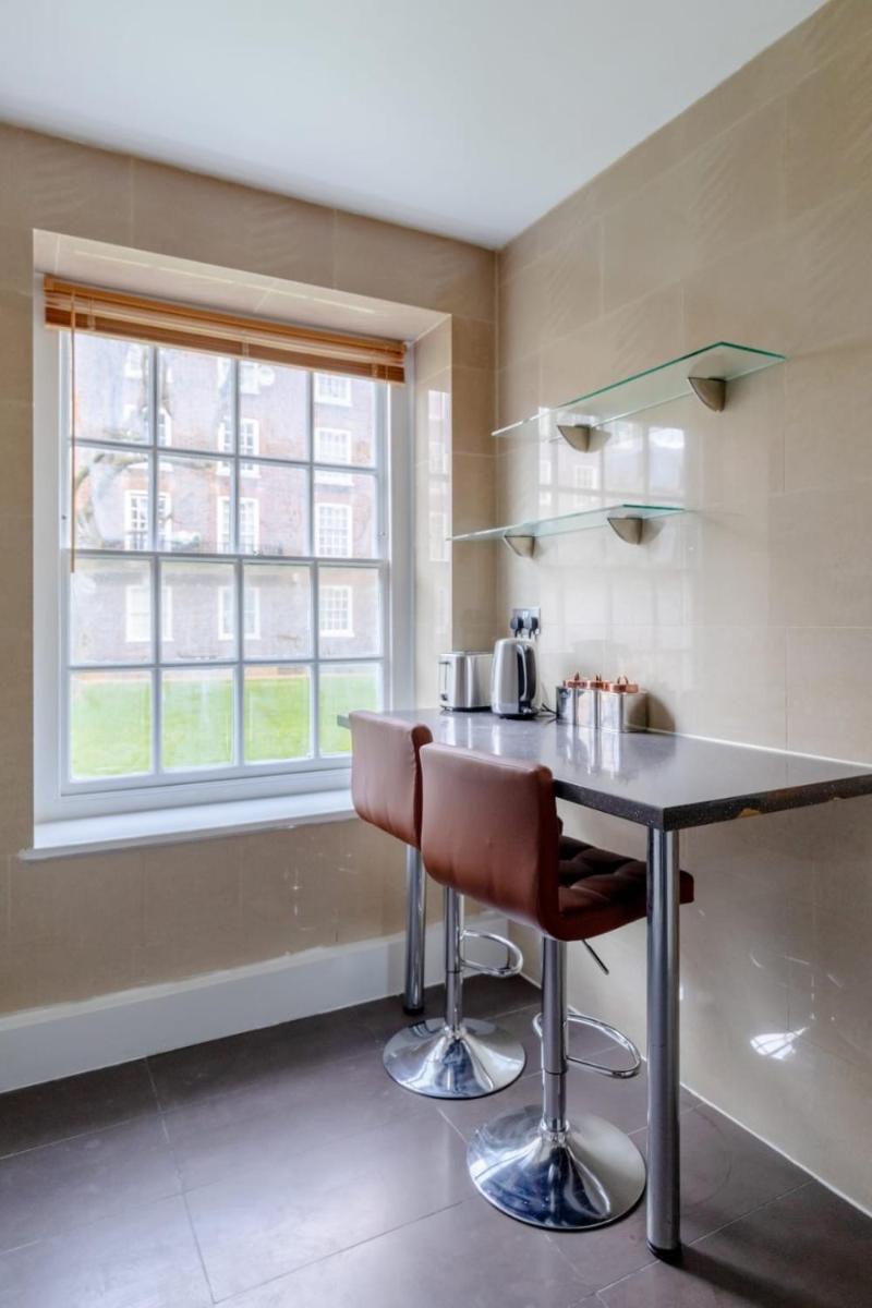 Inviting 2BD Flat 15 Minutes from Regents Park! - image 7