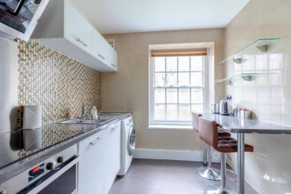 Inviting 2BD Flat 15 Minutes from Regents Park! - image 8