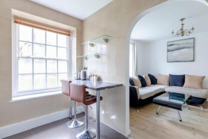 Inviting 2BD Flat 15 Minutes from Regents Park! - image 9