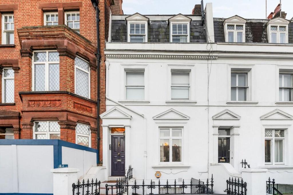 Elegant 5 bed Victorian Home in South Kensington - image 4