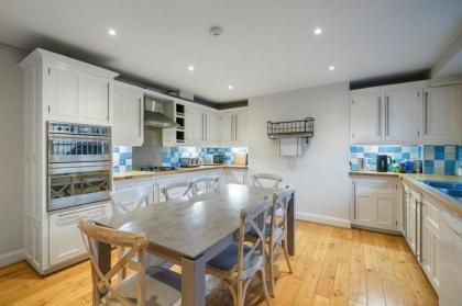 Elegant 5 bed Victorian Home in South Kensington - image 6