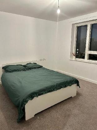 YOUR Luxe 2 Bed in Barking - image 5