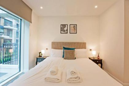 Immaculate new 1 bed AC & pool Chelsea - image 11