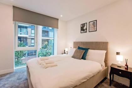 Immaculate new 1 bed AC & pool Chelsea - image 12