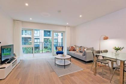 Immaculate new 1 bed AC & pool Chelsea - image 13