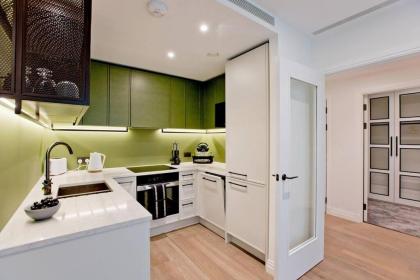 Immaculate new 1 bed AC & pool Chelsea - image 15