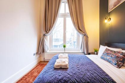 2 Bedroom in Center of London - image 12