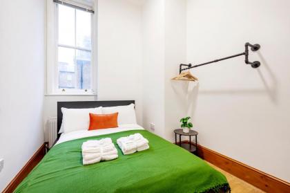 2 Bedroom in Center of London - image 15