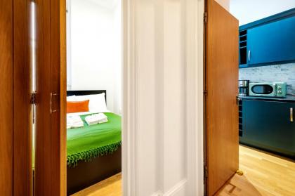 2 Bedroom in Center of London - image 17