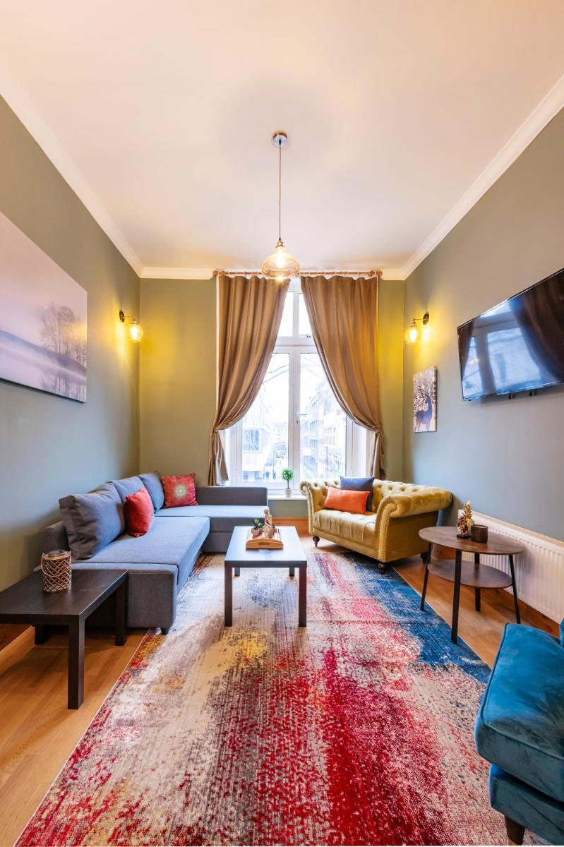 2 Bedroom in Center of London - image 3