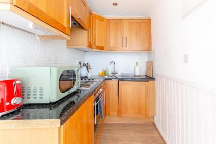 Spacious 1BD Flat 5 mins to Paddington Station! - image 10