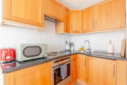 Spacious 1BD Flat 5 mins to Paddington Station! - image 12