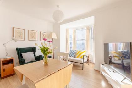 Spacious 1BD Flat 5 mins to Paddington Station! - image 7