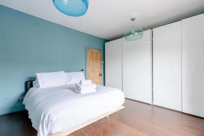 Trendy 2BD House 5 Mins from Willesden Junction! - image 20