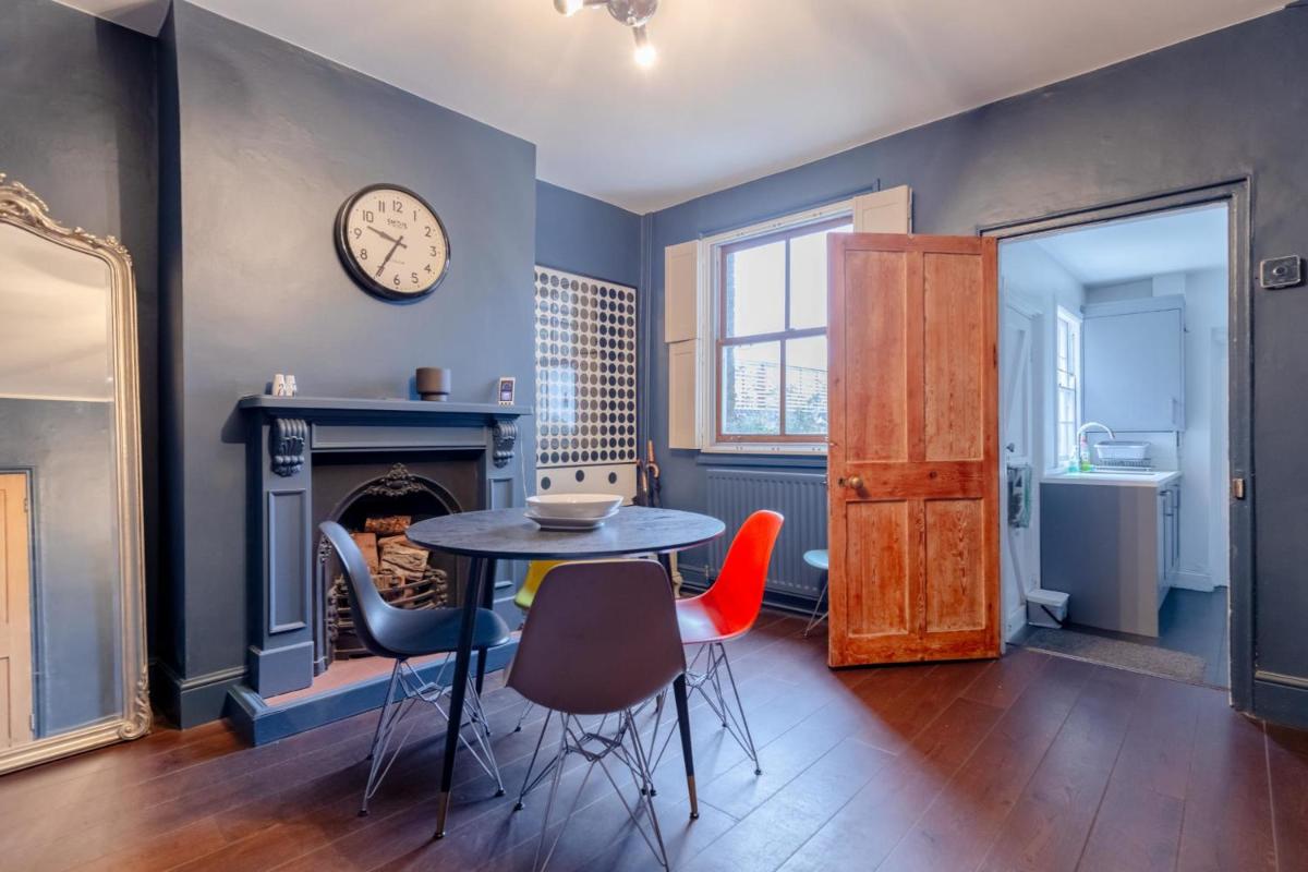 Trendy 2BD House 5 Mins from Willesden Junction! - image 5