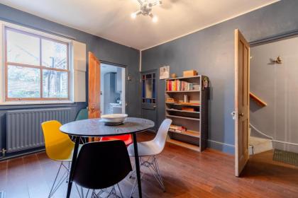 Trendy 2BD House 5 Mins from Willesden Junction! - image 6