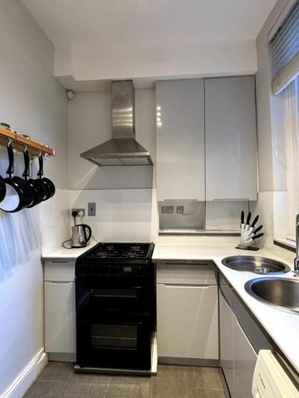 Quaint 1BD Flat 5 mins from Emirates Stadium! - image 3