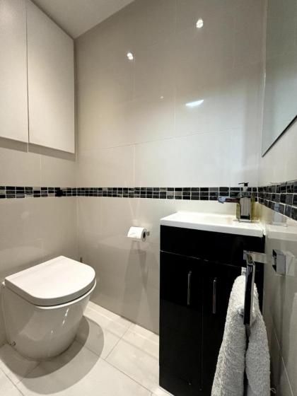 Quaint 1BD Flat 5 mins from Emirates Stadium! - image 7