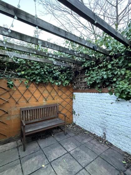 Quaint 1BD Flat 5 mins from Emirates Stadium! - image 8