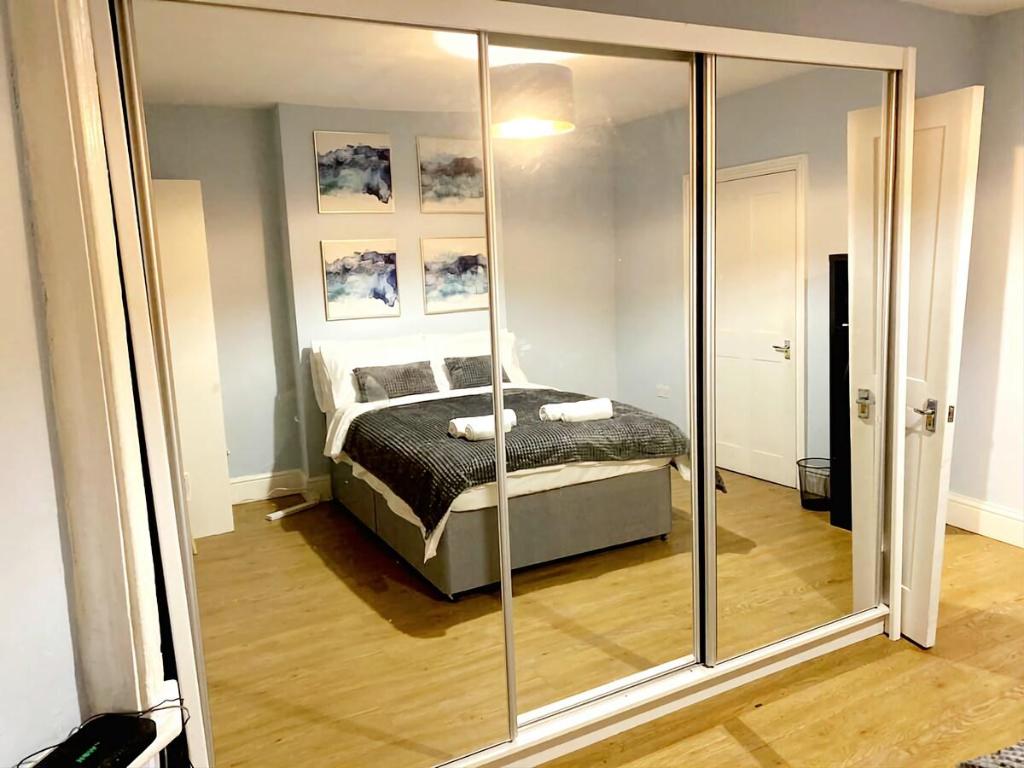 Mile End- 2 Bedroom Flat Sleeps 3 3 min walk STN - image 6