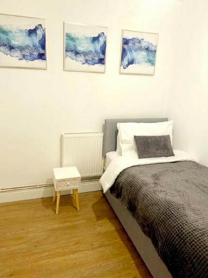 Mile End- 2 Bedroom Flat Sleeps 3 3 min walk STN - image 8